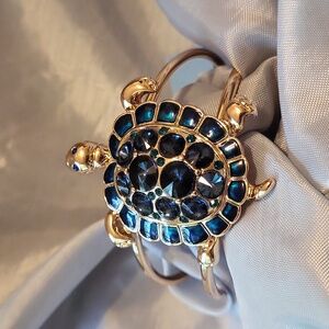 True to form Turtle hinged bracelet